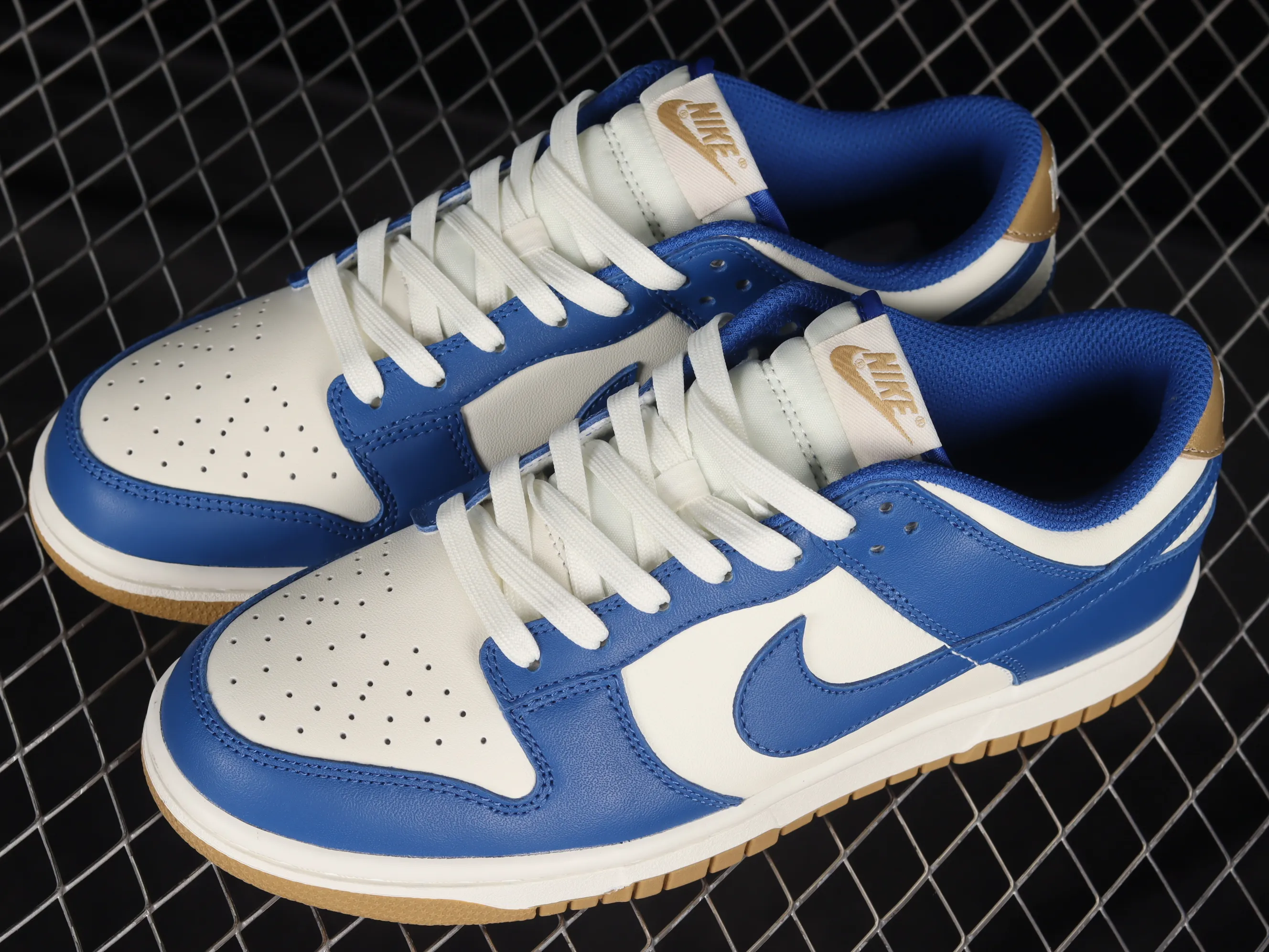 All categories Nk SB Dunk series Nk SB Dunk Low low-top sneakers Nk Dunk Low Raw rubber white and blue color SB low-top sports and leisure sneakers DO7412-200